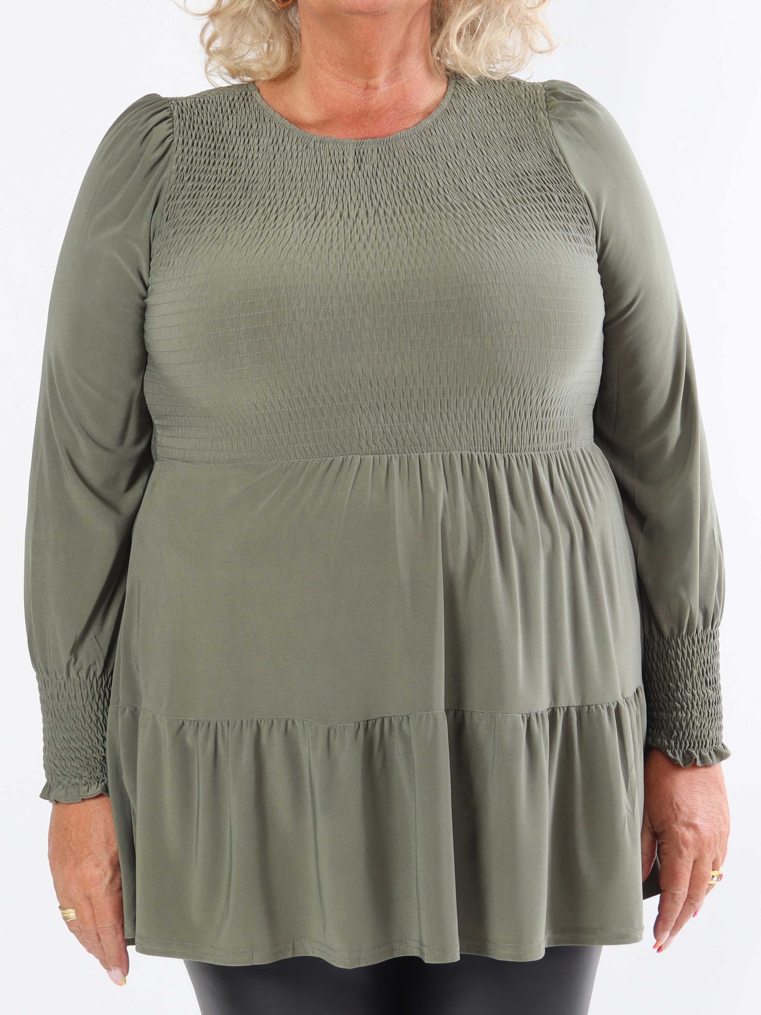 Kelly Shirt - Elastisk plus size blus med smock över bröstet